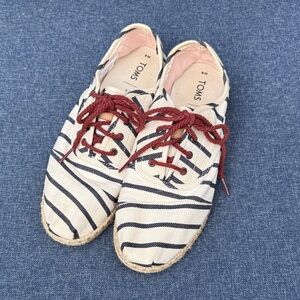 TOMS Navy Blue and Cream Striped Canvas laces up shoes women’s size 8